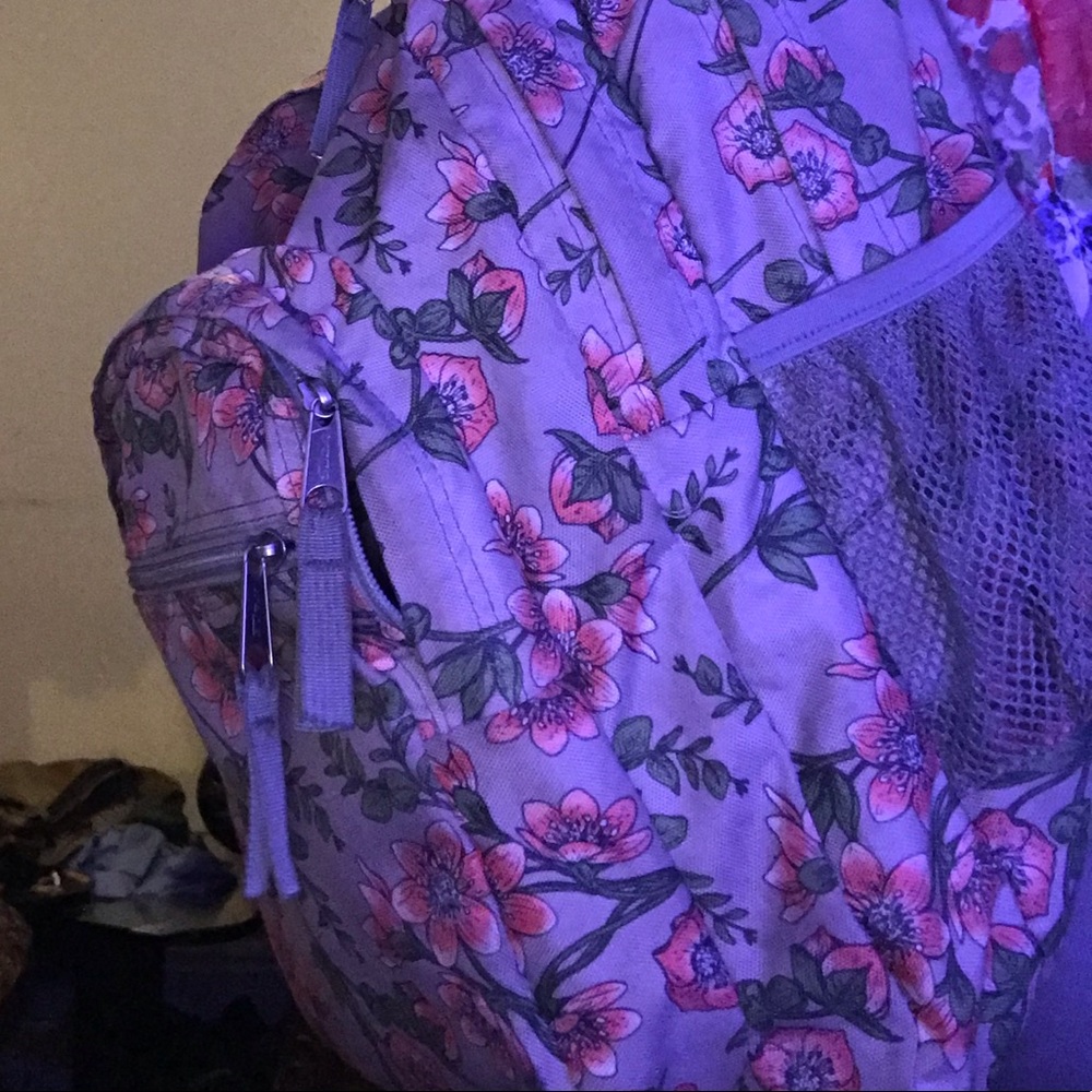 Backpack - Picture 4 of 5